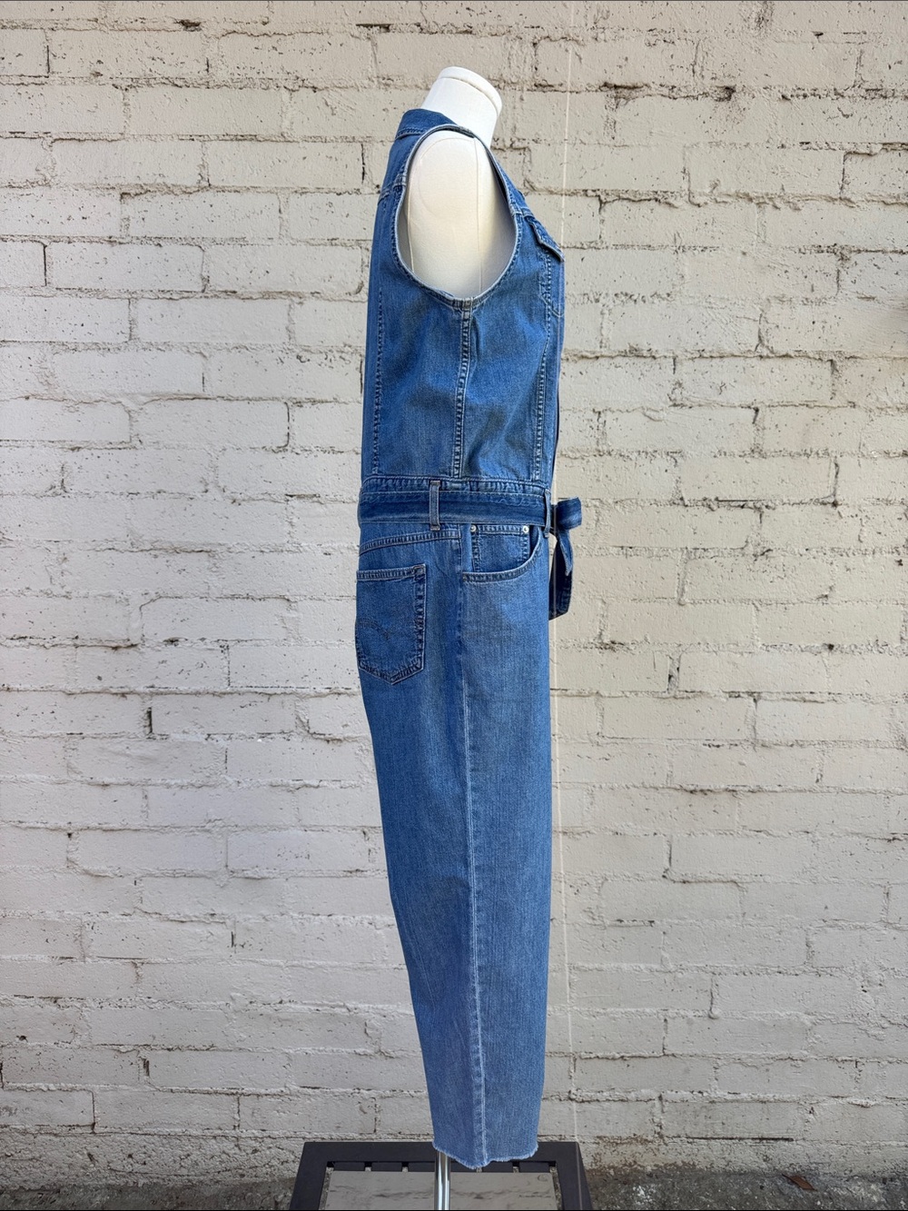 Levi's Cropped Taper Jumpsuit Sleeveless Medium Wash Size M - Picture 4 of 13